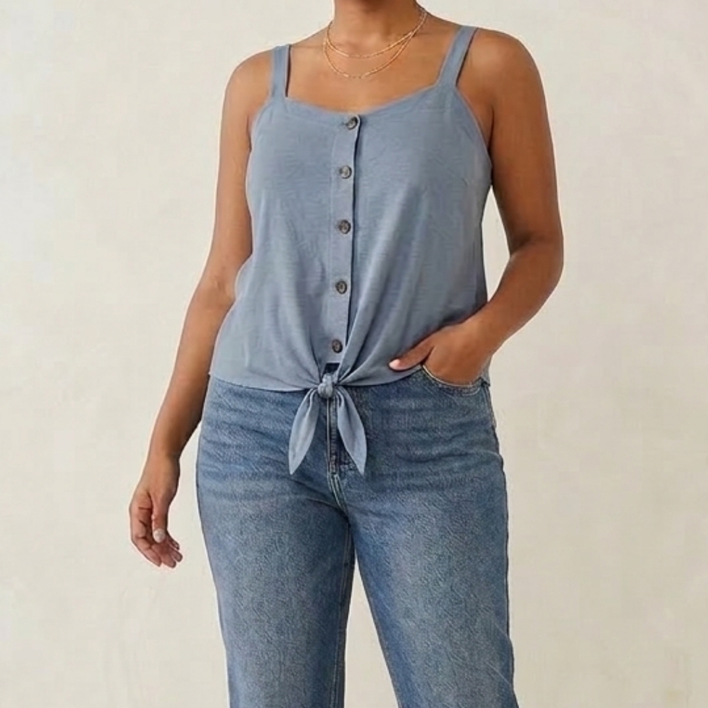 ✨HOST PICK✨3/$45✨Reitmans Dusty Blue Button-Front Tie Hem Cami